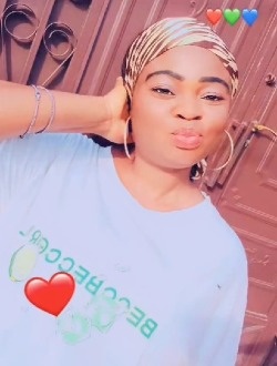 Profil de Esther, une femme célibataire de 28 ans à Kinshasa