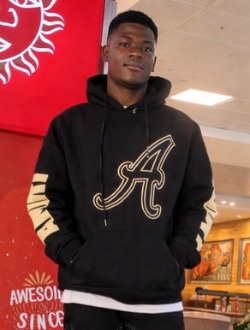 Profil de Desmond, un homme célibataire de 24 ans à Dakar-Marine