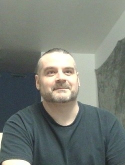 Profil de Françis, un homme célibataire de 46 ans à Terrebonne