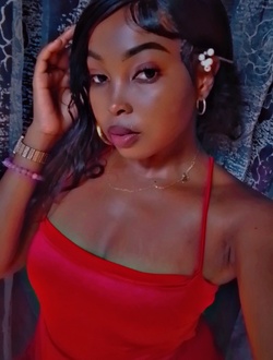 Profil de Youssrà, une femme célibataire de 20 ans à Abatoafo