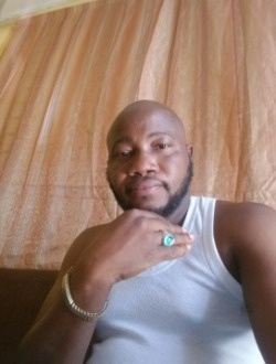 Profil de Alwalid, un homme célibataire de 40 ans à Ouagadougou