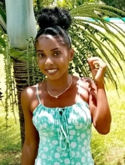 Profil de Gastine, une femme célibataire de 25 ans à Ambanja