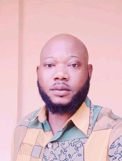 Profil de Ushie, un homme célibataire de 36 ans à Bakau