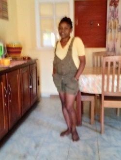 Profil de Andréa, une femme célibataire de 36 ans à Aborano