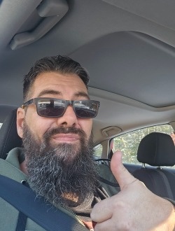 Profil de Yanick, un homme célibataire de 49 ans à Sherbrooke