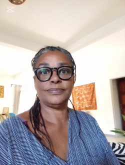 Profil de Marie, une femme célibataire de 55 ans à Cotonou