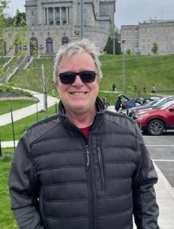 Profil de Claude, un homme célibataire de 60 ans à Montréal