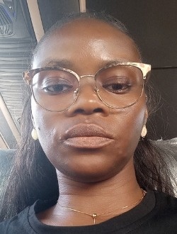 Profil de Mireille Prisca, une femme célibataire de 46 ans à Yaoundé