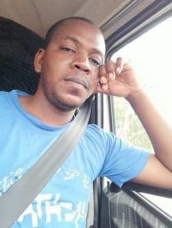 Profil de Elfi, un homme célibataire de 32 ans à Lomé