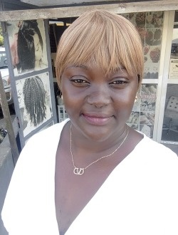 Profil de Larissa, une femme célibataire de 34 ans à Douala