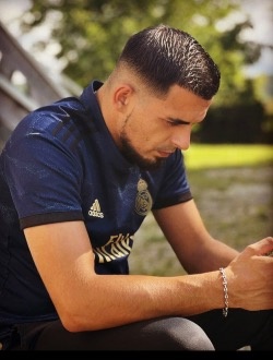 Profil de Antoine, un homme célibataire de 28 ans à Troyes