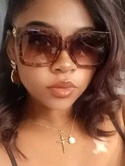 Profil de Adora, une femme célibataire de 35 ans à Douala
