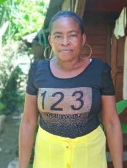 Profil de Christine, une femme célibataire de 43 ans à Antalaha