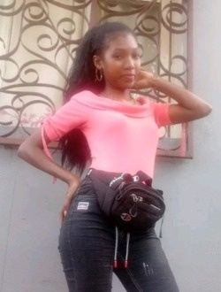 Profil de Larissa, une femme célibataire de 27 ans à Toamasina