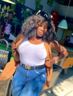 Profil de Evelyne, une femme célibataire de 24 ans à Douala