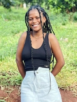 Profil de Sabrina, une femme célibataire de 18 ans à Antalaha