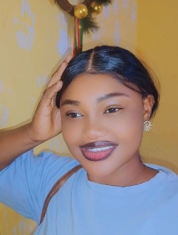 Profil de Carine, une femme célibataire de 27 ans à 1200 Logements