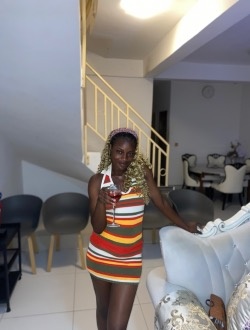 Profil de Laurène Ada, une femme célibataire de 24 ans à Libreville