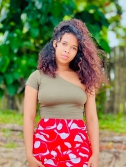 Profil de Kharene, une femme célibataire de 20 ans à Antalaha