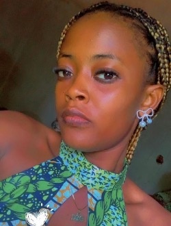 Profil de Liliane, une femme célibataire de 21 ans à Deido
