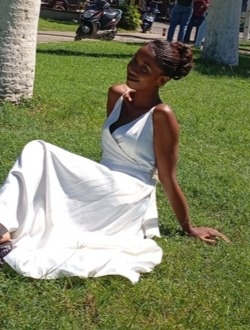 Profil de Noella, une femme célibataire de 28 ans à 67 Ha