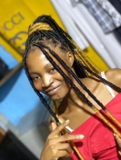 Profil de Constie, une femme célibataire de 21 ans à Yaoundé