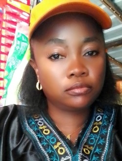 Profil de Rosy, une femme célibataire de 37 ans à A.V.P. Ndolo