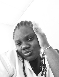 Profil de Sara, une femme célibataire de 20 ans à Abidjan