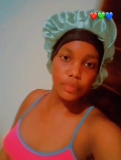 Profil de Janet, une femme célibataire de 28 ans à Accra