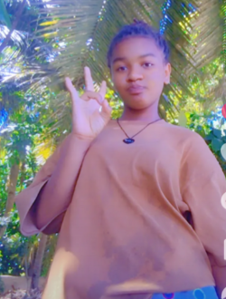 Profil de Stivanah, une femme célibataire de 19 ans à Antalaha