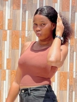 Profil de Nicka, une femme célibataire de 27 ans à Abidjan