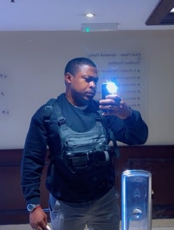 Profil de Max, un homme célibataire de 34 ans à Yaoundé