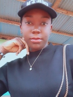 Profil de Leslie, une femme célibataire de 20 ans à Yaoundé