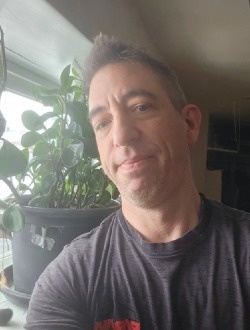 Profil de David, un homme célibataire de 43 ans à Laval
