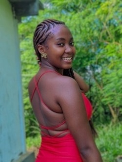 Profil de Brenda, une femme célibataire de 21 ans à Antalaha