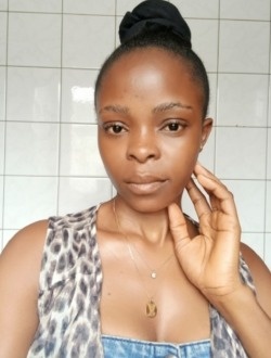 Profil de Line, une femme célibataire de 25 ans à Douala