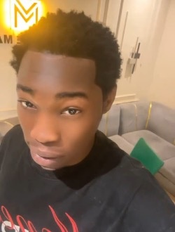 Profil de Emmanuel, un homme célibataire de 23 ans à Adel