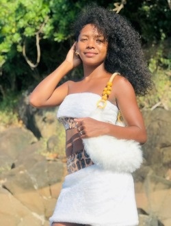 Profil de Mélodie, une femme célibataire de 20 ans à Antalaha