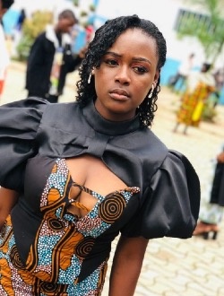 Profil de Sharon, une femme célibataire de 23 ans à Yaoundé