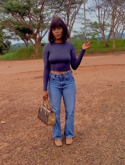 Profil de Baby, une femme célibataire de 24 ans à Yaoundé