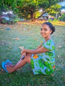 Profil de Tchenie, une femme célibataire de 20 ans à Antalaha