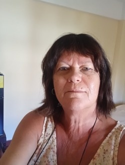 Profil de Sylvie, une femme célibataire de 69 ans à Victoriaville