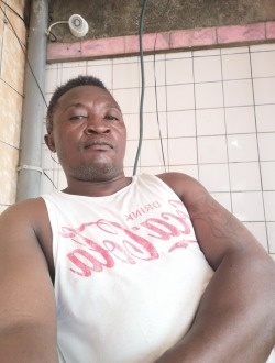 Profil de Bernard, un homme célibataire de 41 ans à Akwaya-Oliti