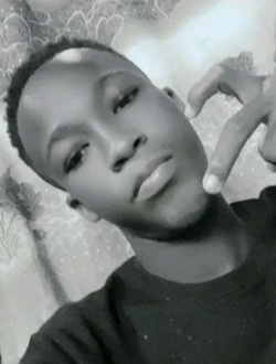 Profil de Theo, un homme célibataire de 19 ans à Lomé