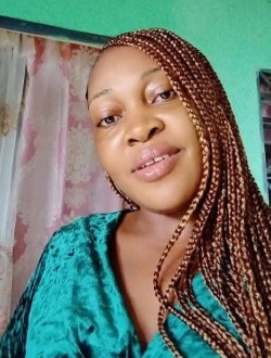 Profil de Lena Jolie, une femme célibataire de 33 ans à Douala