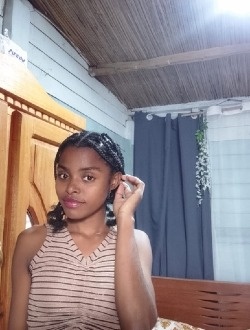 Profil de Clarisse, une femme célibataire de 23 ans à Alarobia
