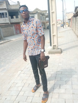 Profil de Louis, un homme célibataire de 27 ans à Abomey-Calavi