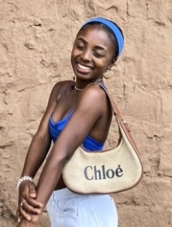 Profil de Rasoarimanana Jeannette, une femme célibataire de 20 ans à Afitanananivo