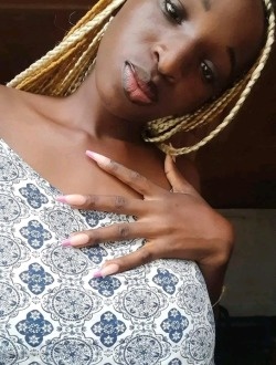 Profil de Loveline, une femme célibataire de 26 ans à Douala