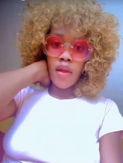 Profil de Amandine, une femme célibataire de 26 ans à Douala